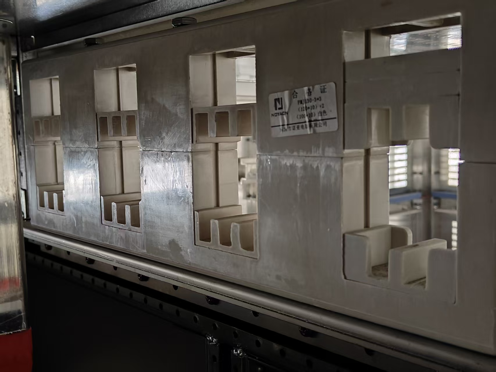 ���̰���